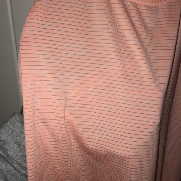 Athleta Work Out Top - Picture 3 of 5